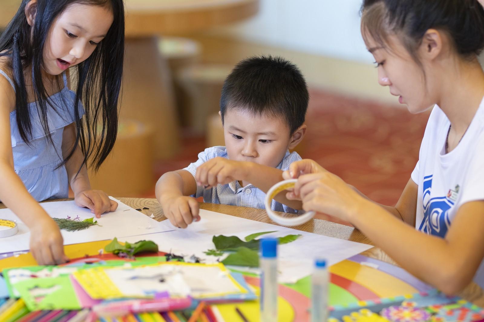 Children doing arts and crafts at Club Med Yabuli Mini Club