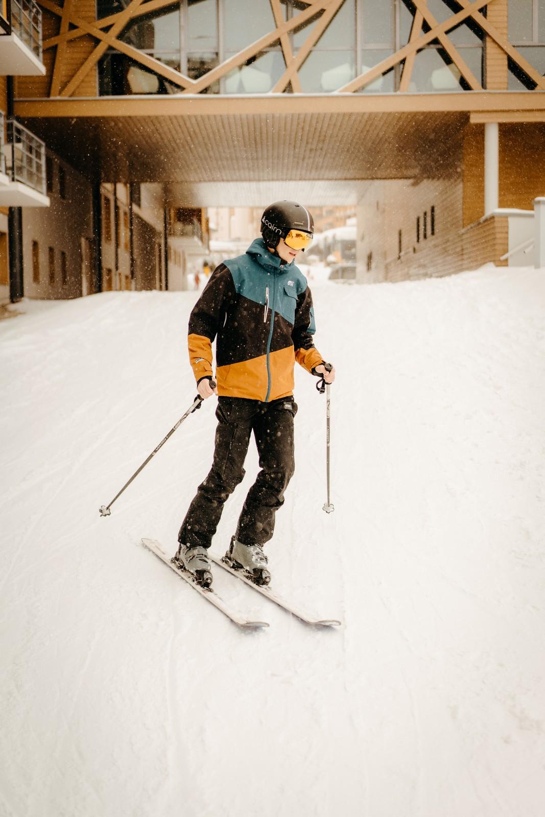 Skier on snow at Club Med Val Thorens Sensations