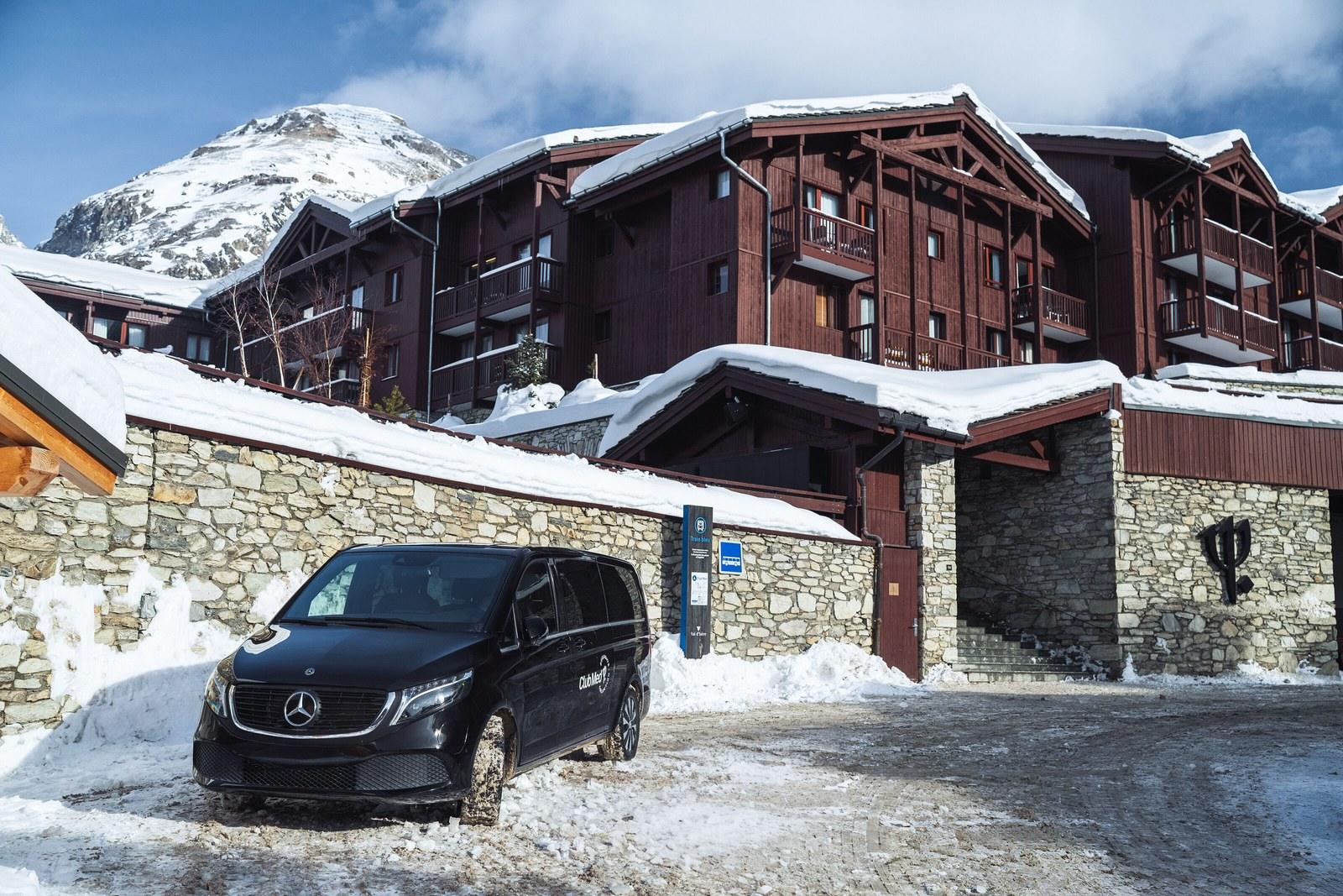Transfer van outside Club Med Val d’Isère in winter