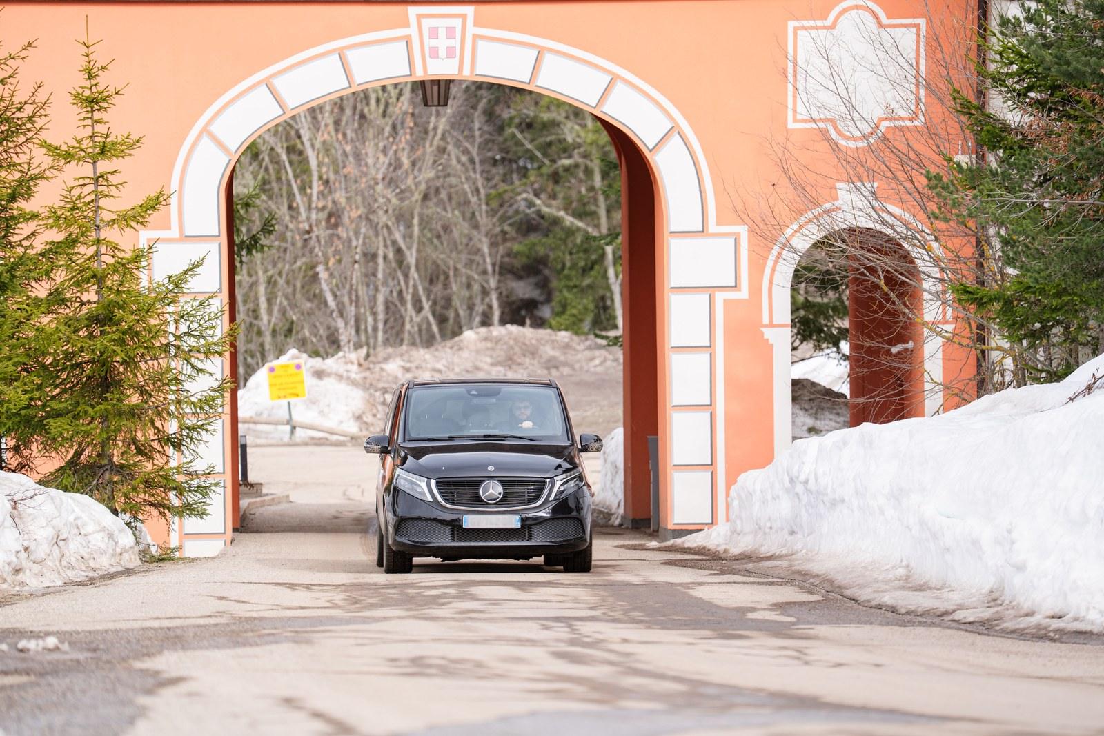 Vehicle at the Valmorel Chalet-Apartments entrance in winter
