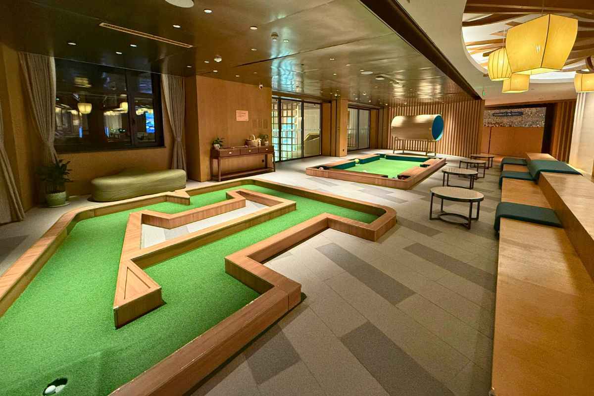Indoor mini-golf courses and seating at Club Med Changbaishan